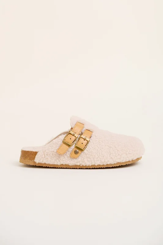 Quilted JacketsShearling Buckle Slippers